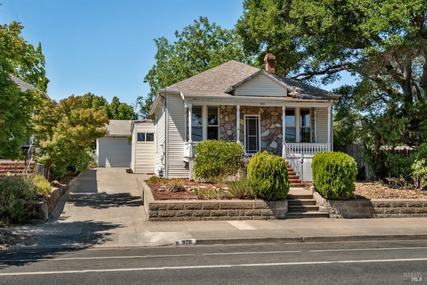 Detail Gallery Image 1 of 1 For 910 B St, Petaluma,  CA 94952 - 4 Beds | 1 Baths