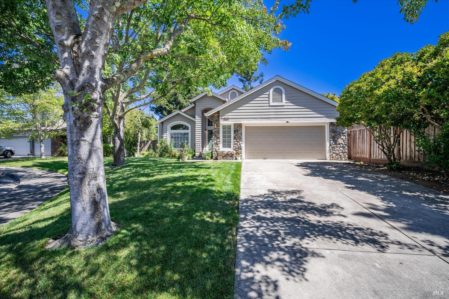 Detail Gallery Image 1 of 1 For 1773 Elwin Ln, Santa Rosa,  CA 95403 - 4 Beds | 2 Baths