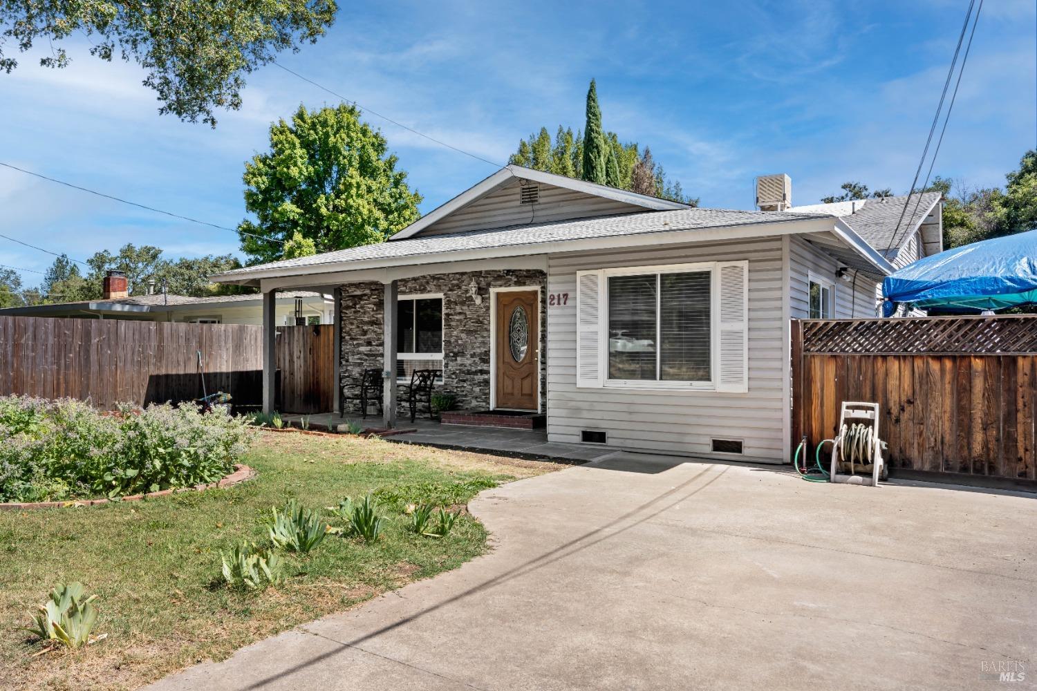 Detail Gallery Image 1 of 28 For 217 Thompson St, Ukiah,  CA 95482 - 7 Beds | 3 Baths