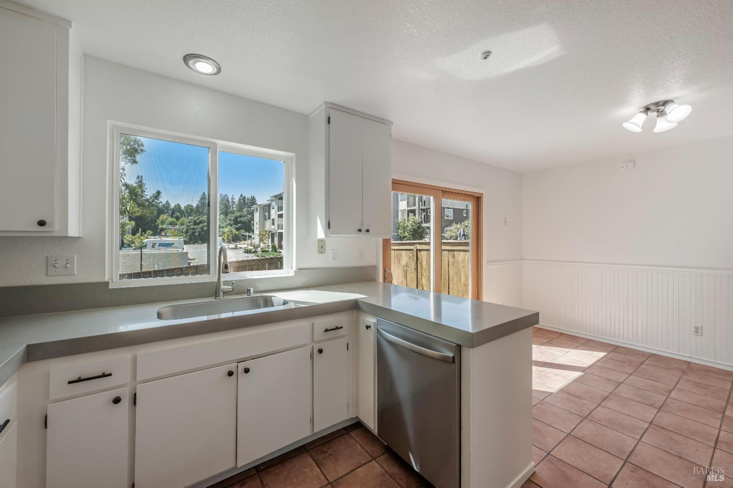 Detail Gallery Image 10 of 27 For 7720 Bodega Ave #2,  Sebastopol,  CA 95472 - 2 Beds | 1/1 Baths