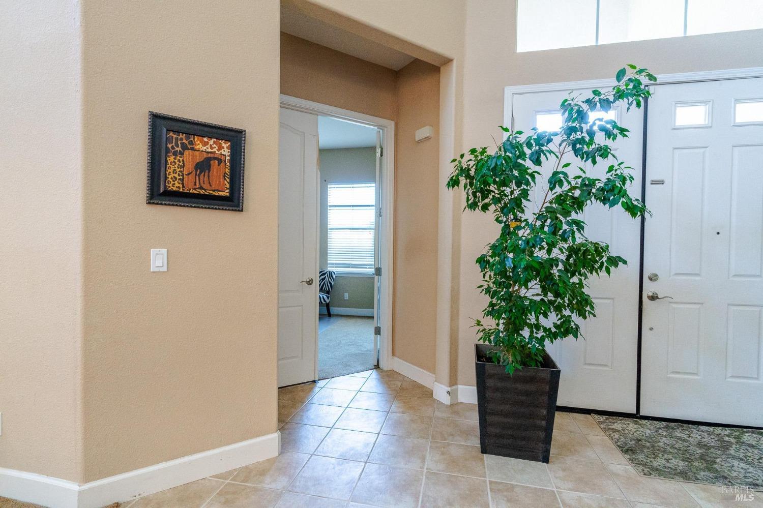 Detail Gallery Image 10 of 68 For 1834 Ridgebury Way, Fairfield,  CA 94533 - 5 Beds | 3/1 Baths