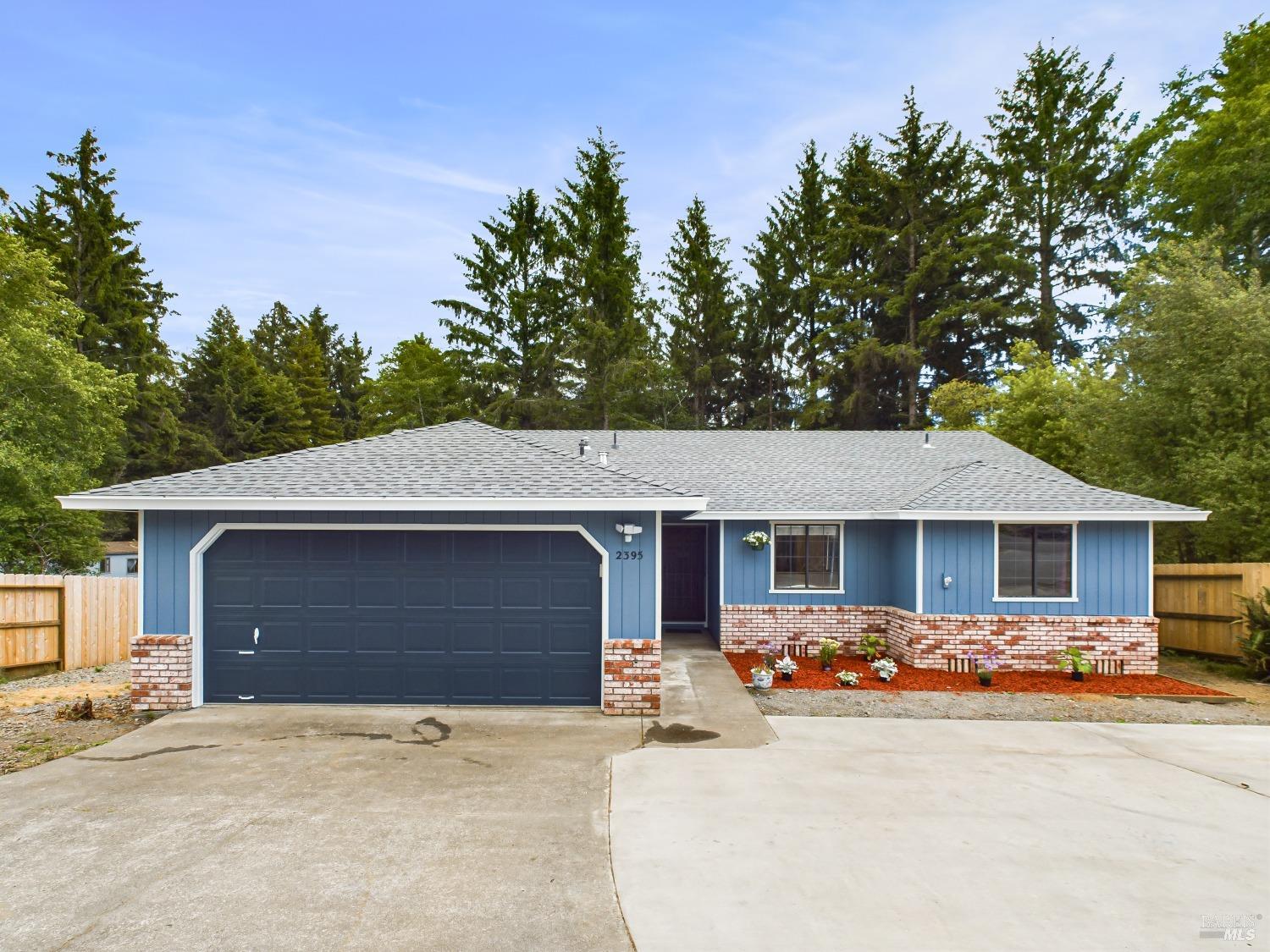 Detail Gallery Image 3 of 49 For 2395 Meadow Ct, McKinleyville,  CA 95519 - 3 Beds | 2 Baths