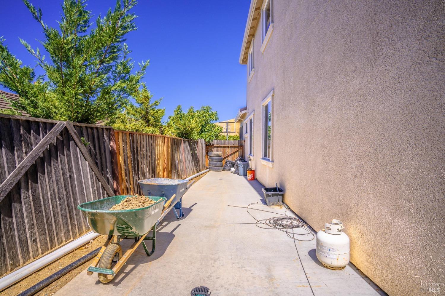 Detail Gallery Image 59 of 68 For 1834 Ridgebury Way, Fairfield,  CA 94533 - 5 Beds | 3/1 Baths