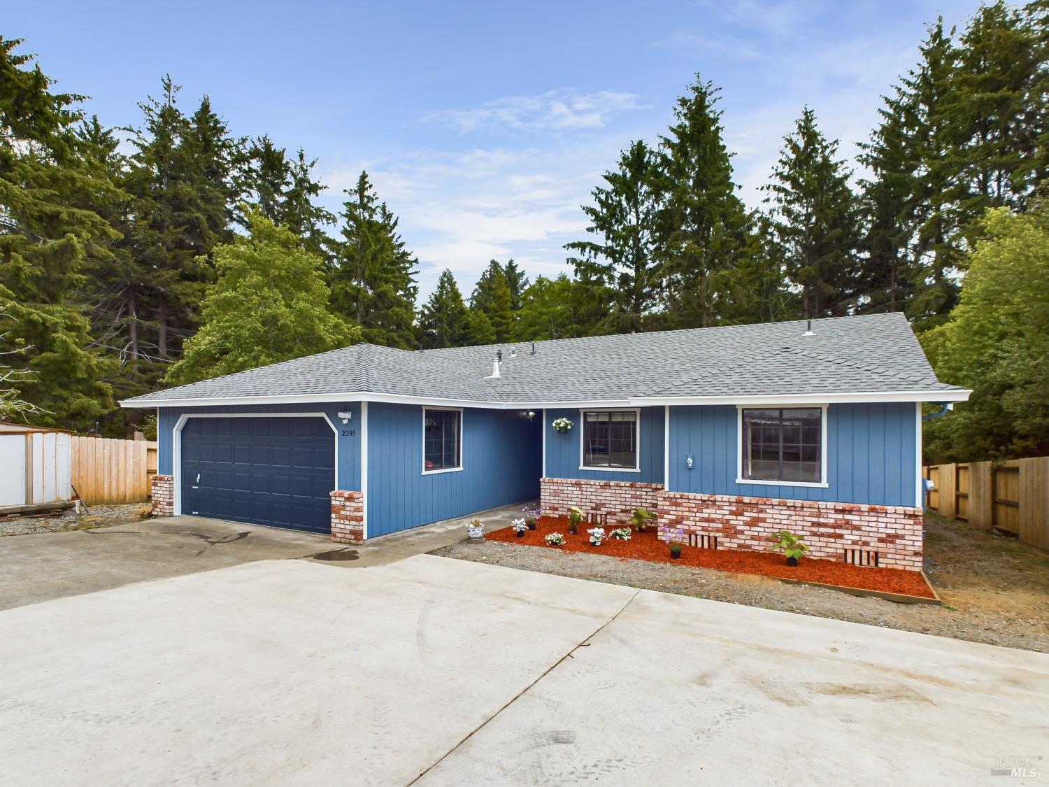 Detail Gallery Image 2 of 49 For 2395 Meadow Ct, McKinleyville,  CA 95519 - 3 Beds | 2 Baths