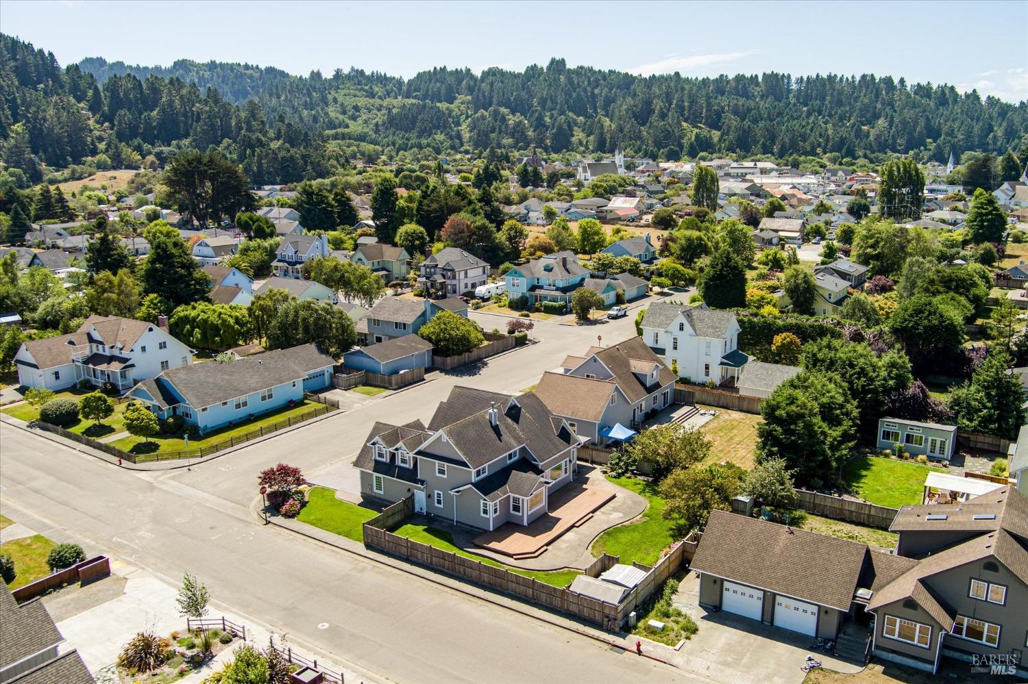 Detail Gallery Image 11 of 81 For 1155 Dewey Ave, Ferndale,  CA 95536 - 4 Beds | 2/1 Baths