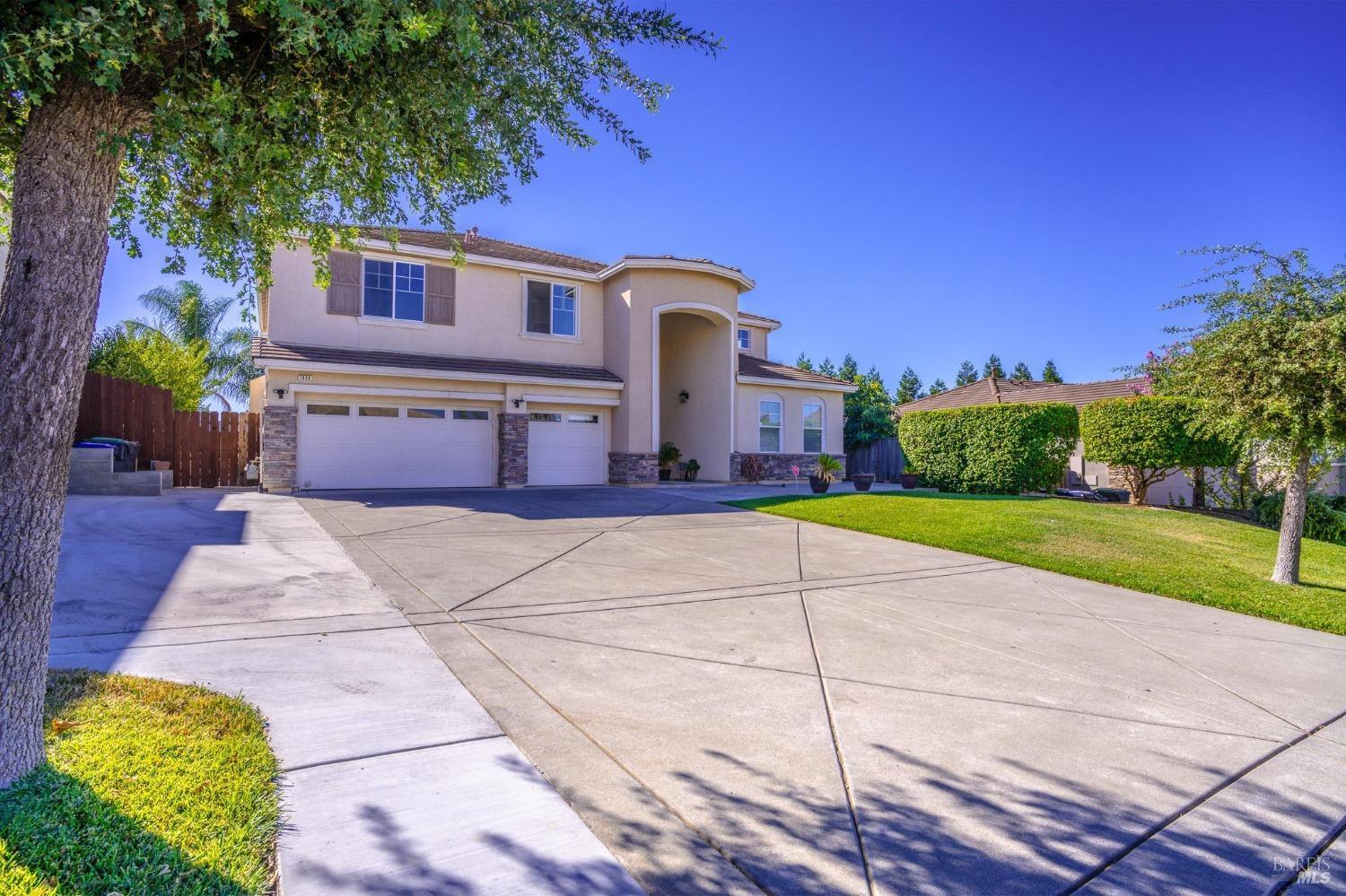 Detail Gallery Image 2 of 68 For 1834 Ridgebury Way, Fairfield,  CA 94533 - 5 Beds | 3/1 Baths