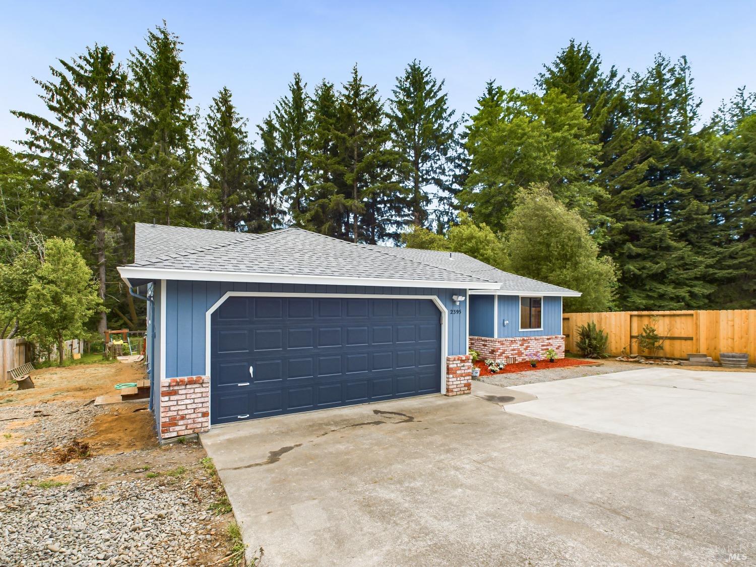 Detail Gallery Image 4 of 49 For 2395 Meadow Ct, McKinleyville,  CA 95519 - 3 Beds | 2 Baths