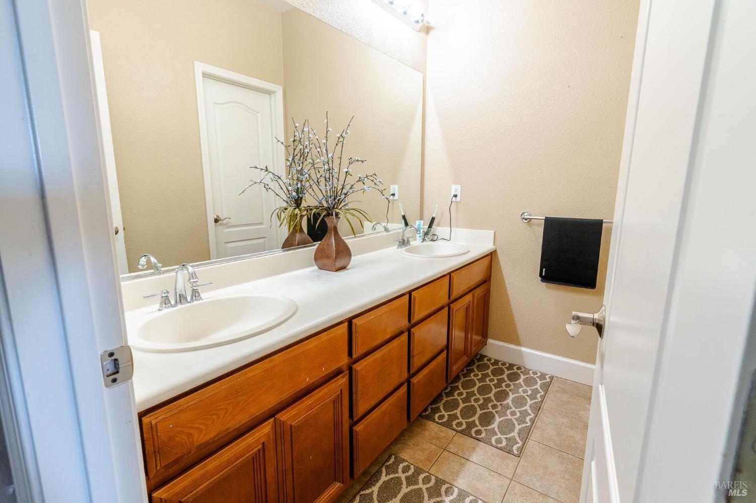 Detail Gallery Image 50 of 68 For 1834 Ridgebury Way, Fairfield,  CA 94533 - 5 Beds | 3/1 Baths