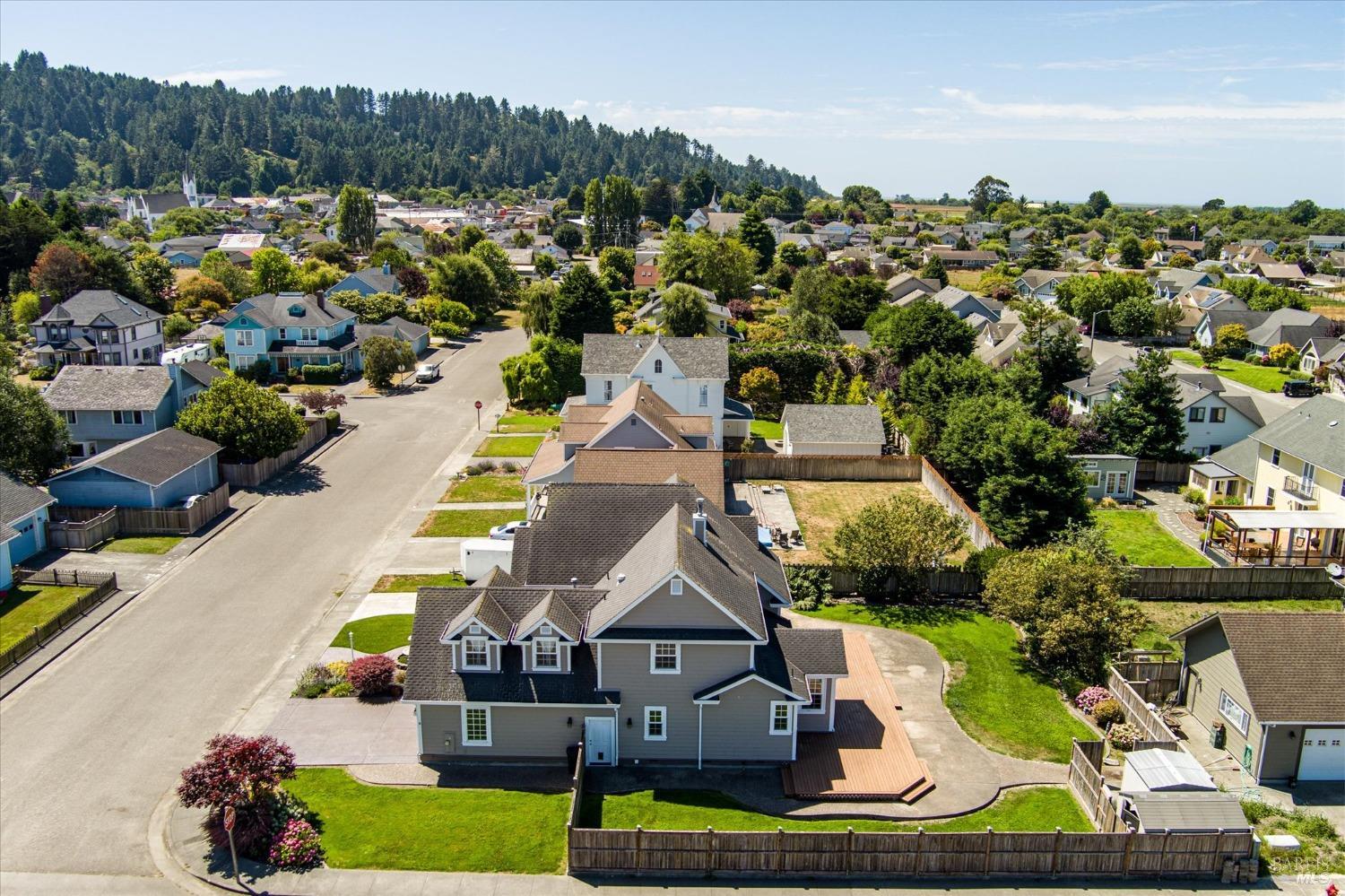 Detail Gallery Image 9 of 81 For 1155 Dewey Ave, Ferndale,  CA 95536 - 4 Beds | 2/1 Baths