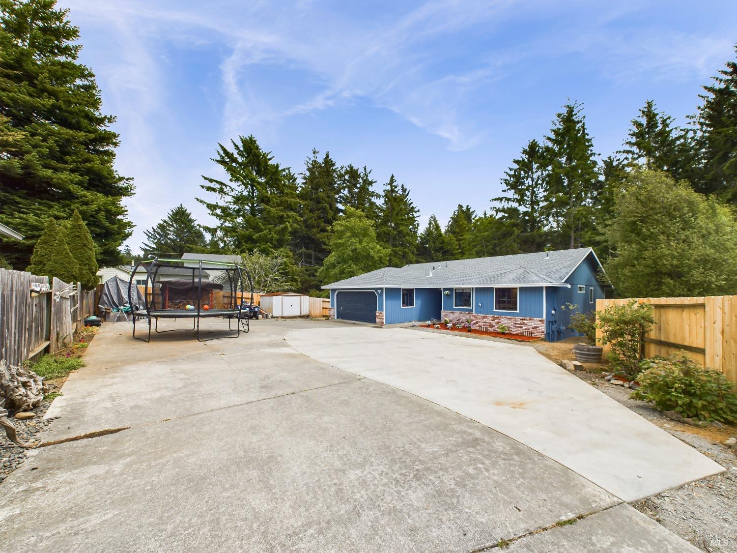 Detail Gallery Image 1 of 49 For 2395 Meadow Ct, McKinleyville,  CA 95519 - 3 Beds | 2 Baths