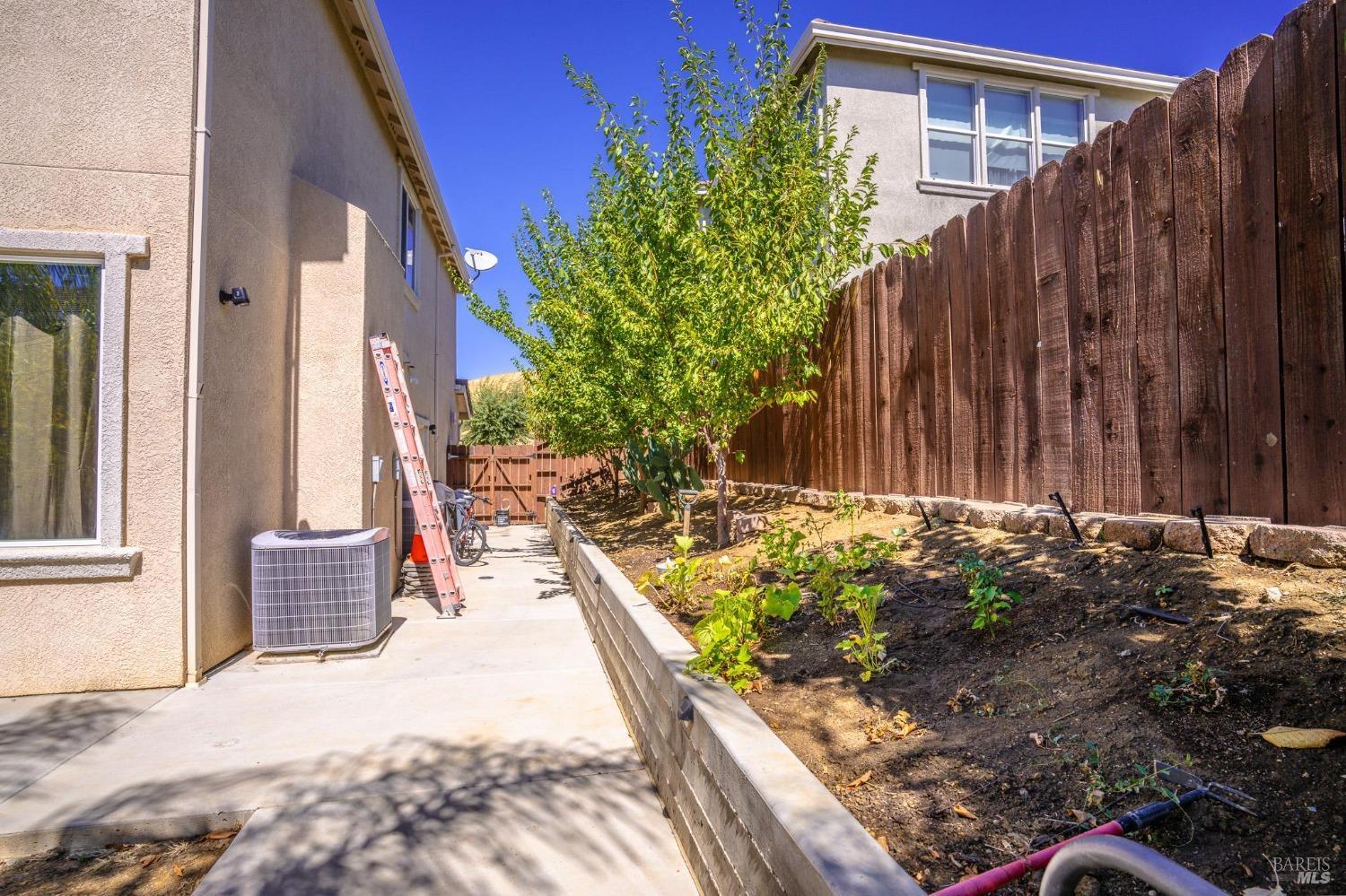 Detail Gallery Image 66 of 68 For 1834 Ridgebury Way, Fairfield,  CA 94533 - 5 Beds | 3/1 Baths