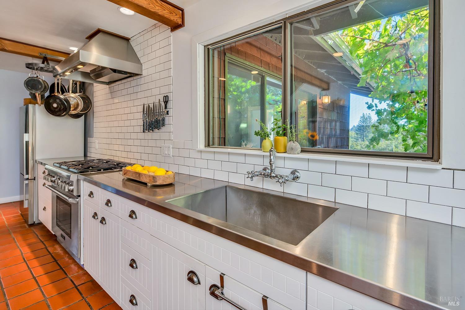 Detail Gallery Image 16 of 62 For 2020 Felta Rd, Healdsburg,  CA 95448 - 2 Beds | 2/1 Baths