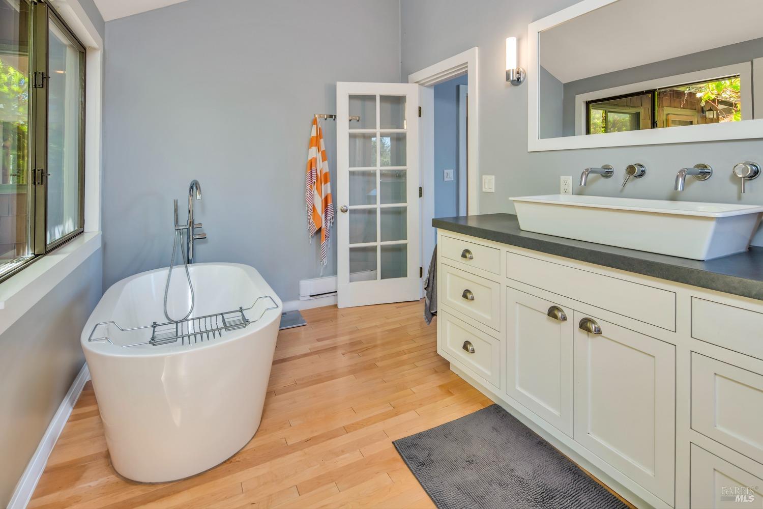 Detail Gallery Image 28 of 62 For 2020 Felta Rd, Healdsburg,  CA 95448 - 2 Beds | 2/1 Baths