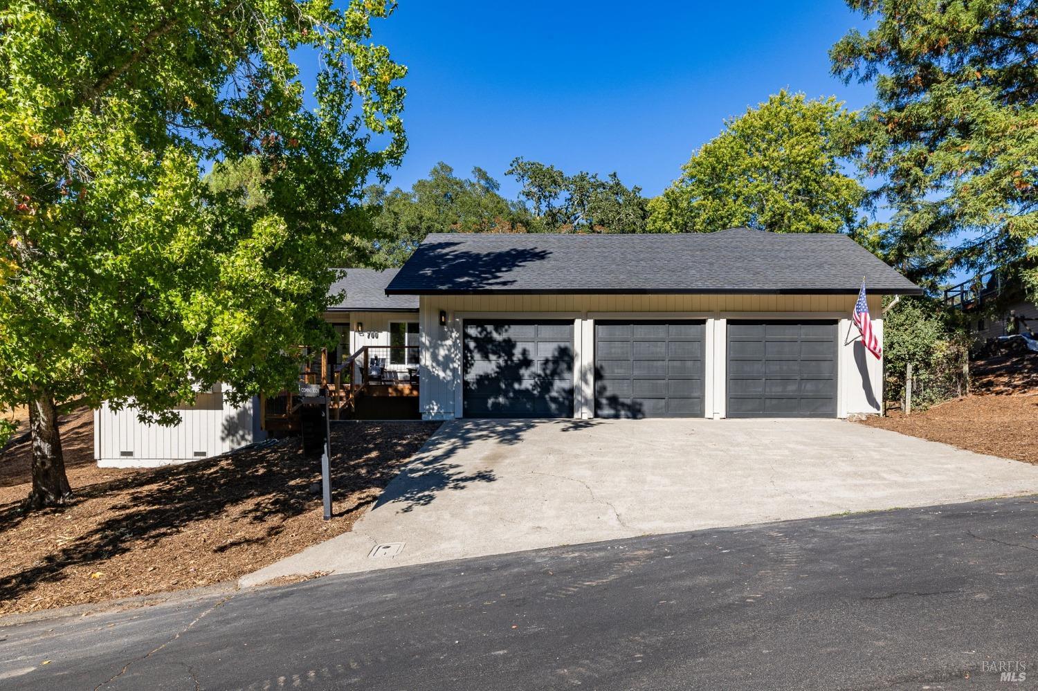 Detail Gallery Image 2 of 59 For 700 Coney Ct, Santa Rosa,  CA 95409 - 4 Beds | 2 Baths