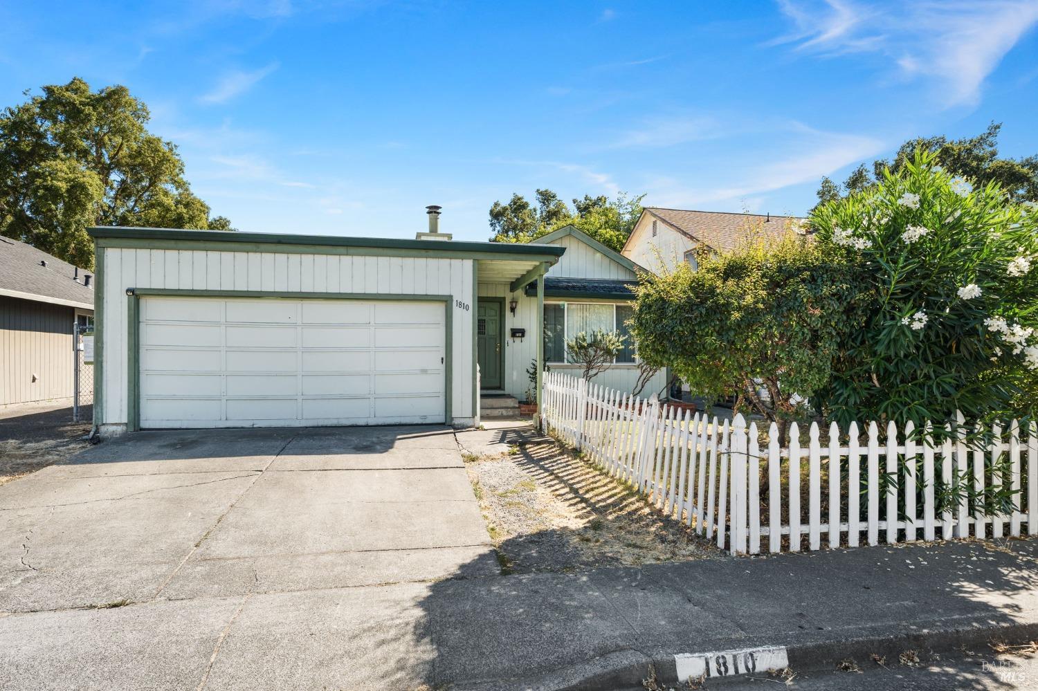 Detail Gallery Image 1 of 1 For 1810 Shelley Dr, Santa Rosa,  CA 95401 - 4 Beds | 2 Baths