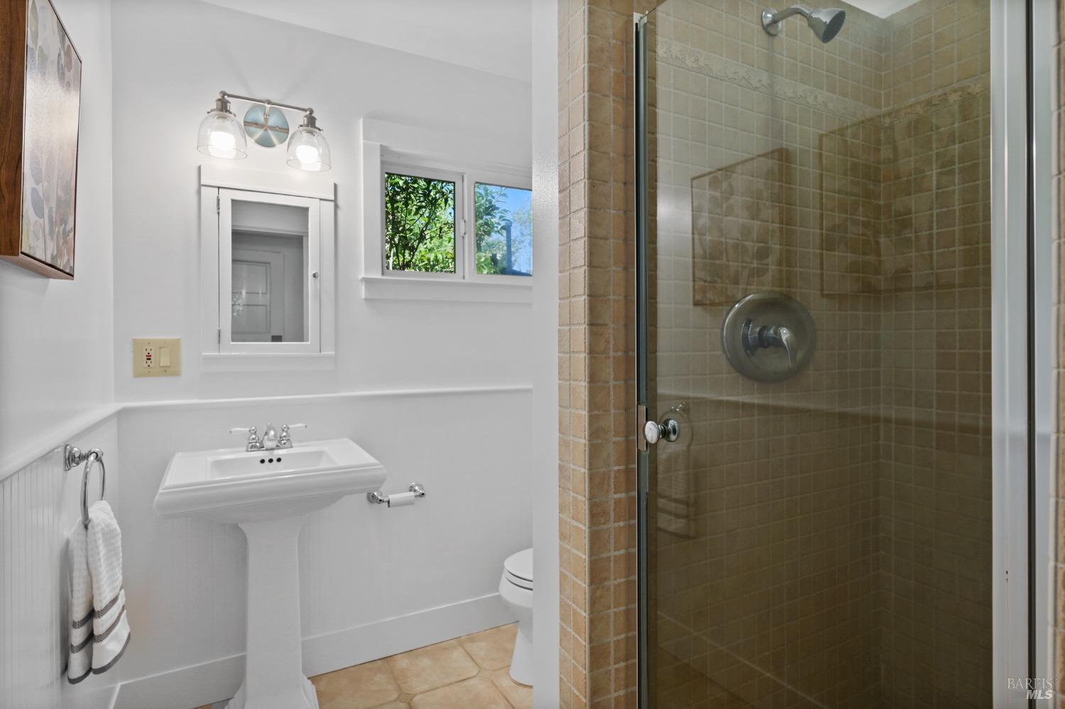 Detail Gallery Image 14 of 42 For 152 C St, San Rafael,  CA 94901 - 3 Beds | 2/1 Baths