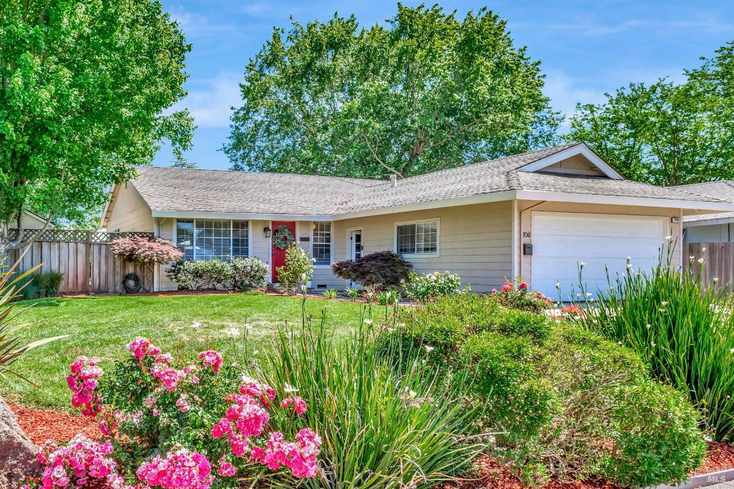 Detail Gallery Image 1 of 1 For 706 Liberty Ct, Rohnert Park,  CA 94928 - 3 Beds | 2 Baths