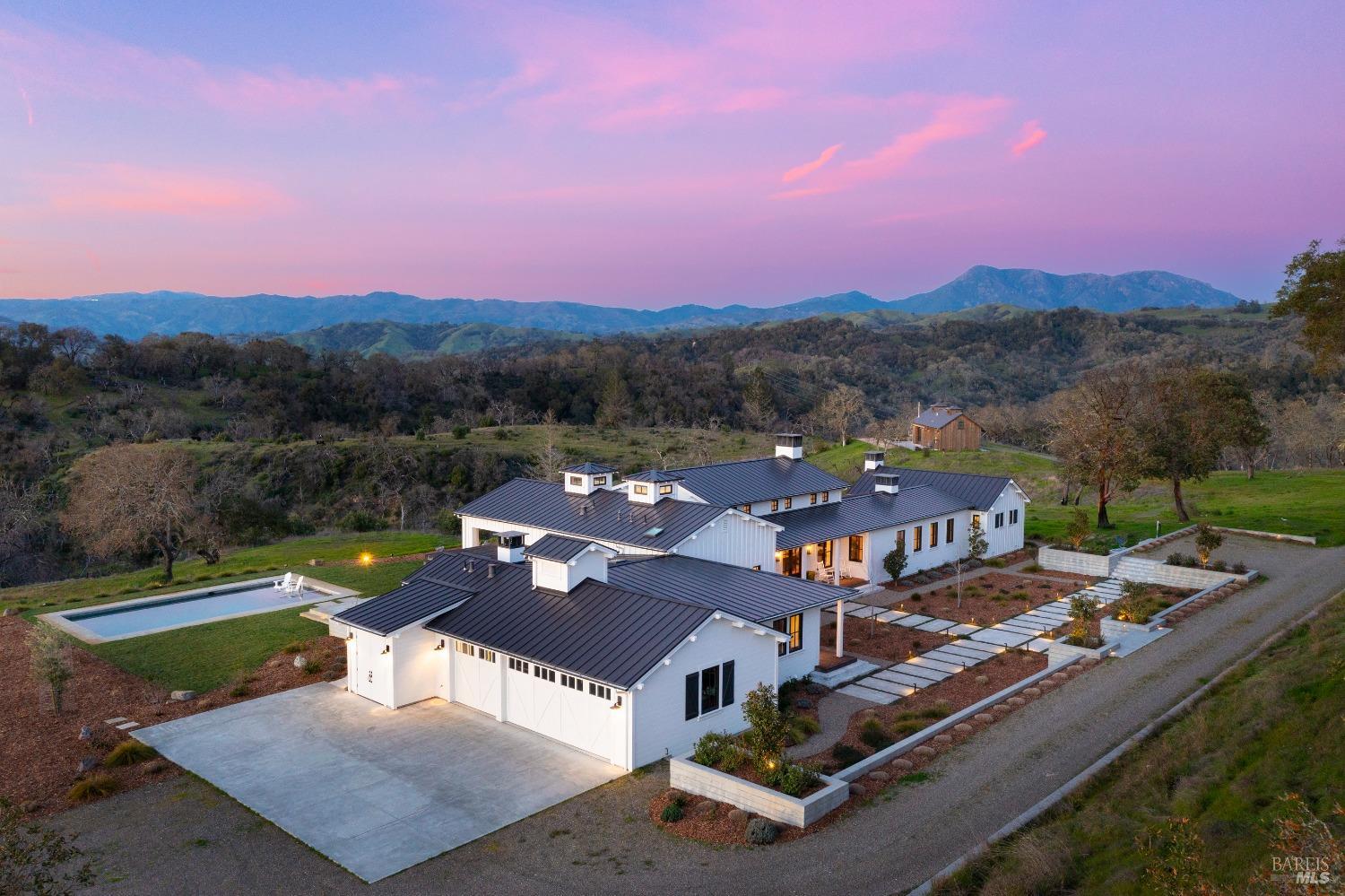 Detail Gallery Image 5 of 64 For 3171 Wright Ranch Ln, Healdsburg,  CA 95448 - 5 Beds | 4/2 Baths