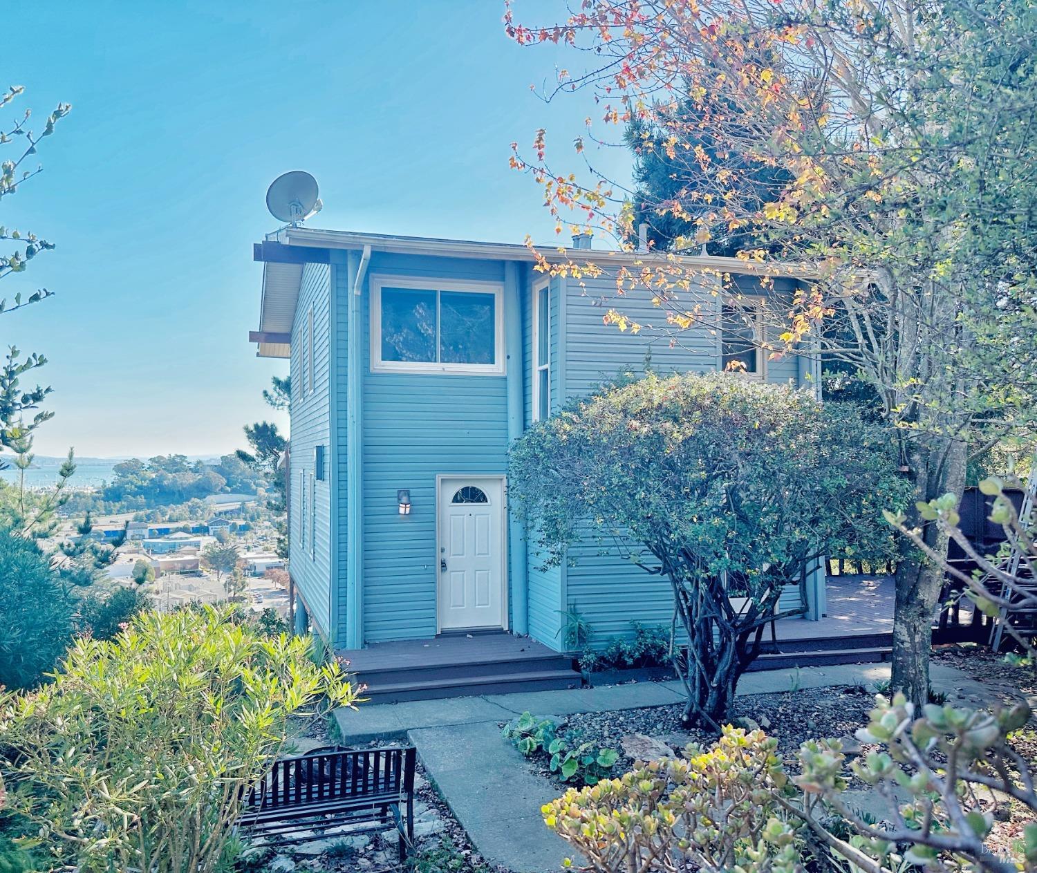 Detail Gallery Image 3 of 30 For 62 Buckelew St, Sausalito,  CA 94965 - 3 Beds | 1/1 Baths