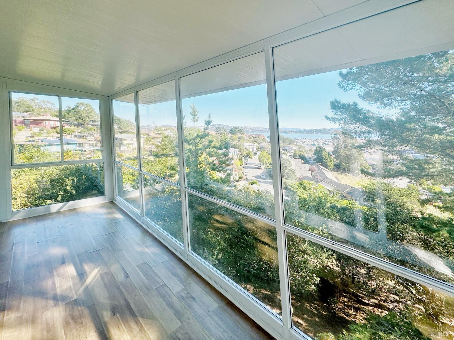 Detail Gallery Image 14 of 30 For 62 Buckelew St, Sausalito,  CA 94965 - 3 Beds | 1/1 Baths