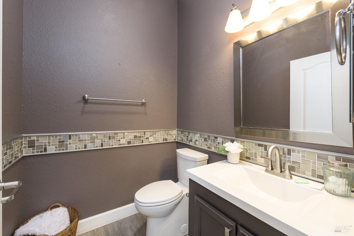 Detail Gallery Image 17 of 46 For 4005 Cantelow Rd, Vacaville,  CA 95688 - 3 Beds | 2/1 Baths