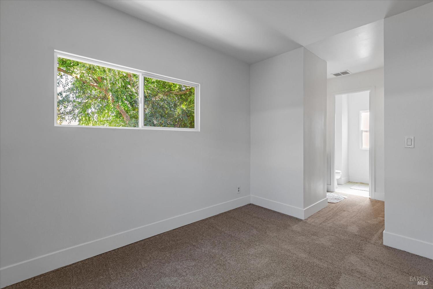 Detail Gallery Image 14 of 26 For 290 Yosemite Rd, San Rafael,  CA 94930 - 2 Beds | 2 Baths