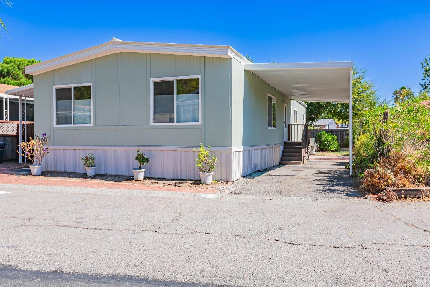 Detail Gallery Image 2 of 26 For 290 Yosemite Rd, San Rafael,  CA 94930 - 2 Beds | 2 Baths