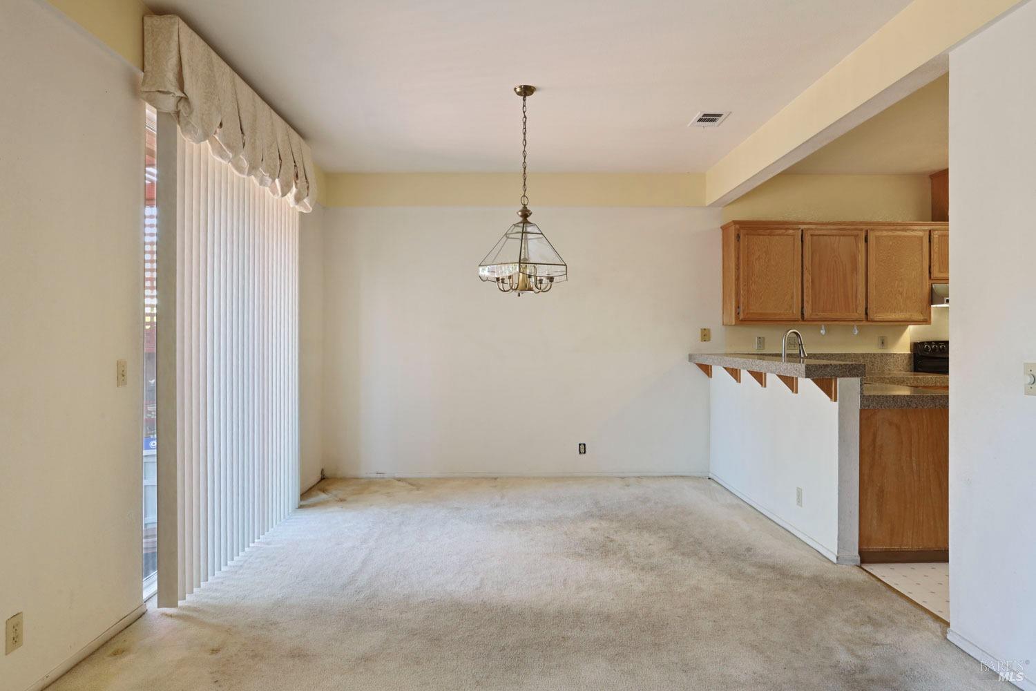 Detail Gallery Image 7 of 15 For 359 Stamper Cir, Suisun City,  CA 94585 - 4 Beds | 2/1 Baths