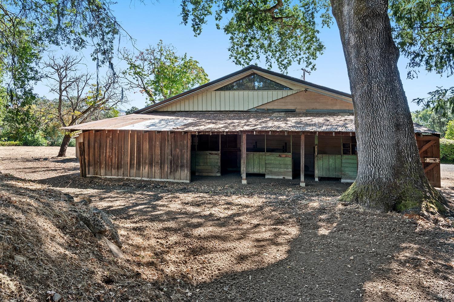 Detail Gallery Image 16 of 86 For 4104 Highway 29 Unkn, Calistoga,  CA 94515 - 4 Beds | 2 Baths