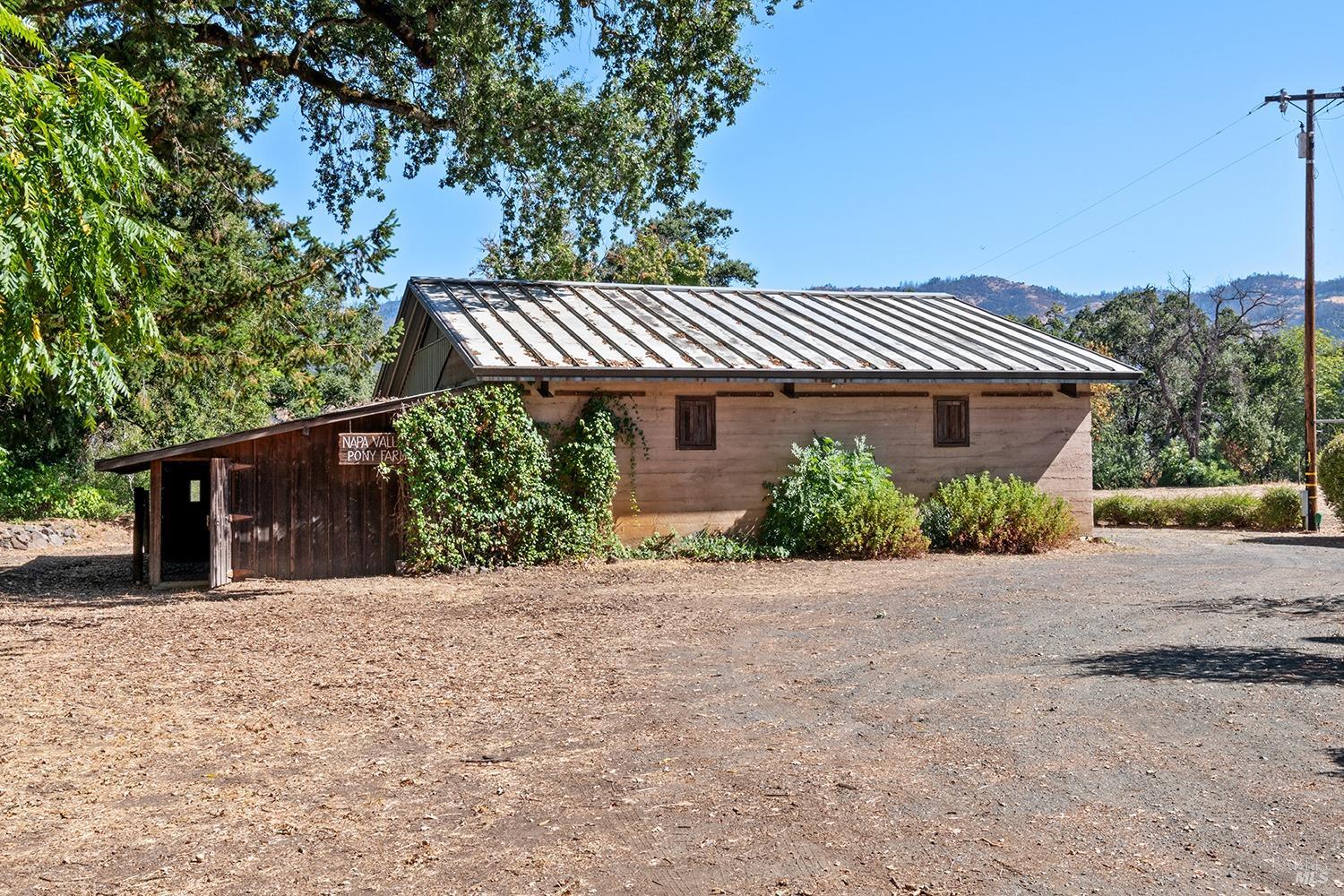 Detail Gallery Image 10 of 86 For 4104 Highway 29 Unkn, Calistoga,  CA 94515 - 4 Beds | 2 Baths