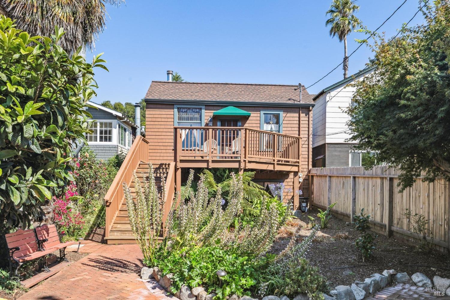 Detail Gallery Image 1 of 30 For 415 Turney St, Sausalito,  CA 94965 - 2 Beds | 2 Baths