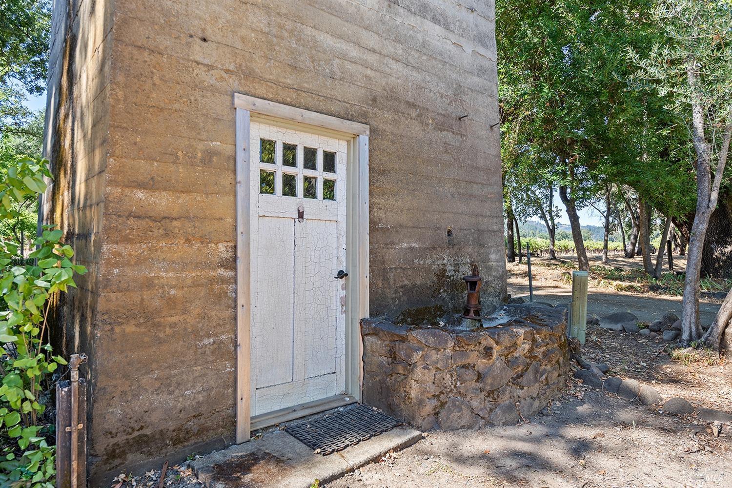 Detail Gallery Image 6 of 86 For 4104 Highway 29 Unkn, Calistoga,  CA 94515 - 4 Beds | 2 Baths