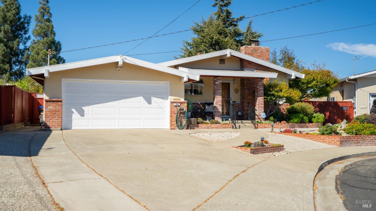 Detail Gallery Image 1 of 1 For 2808 Robert Ct, Pinole,  CA 94564 - 3 Beds | 2 Baths