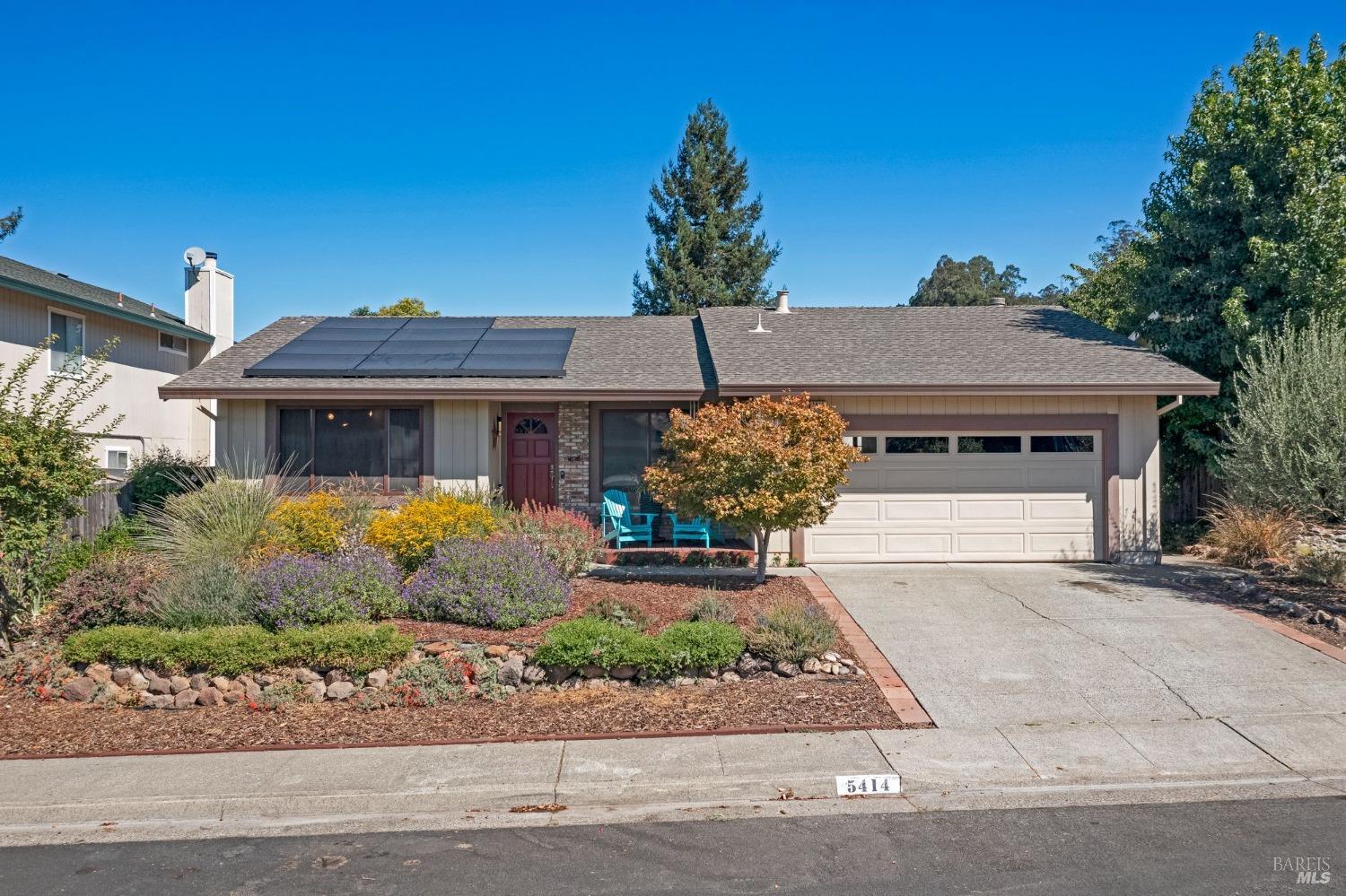 Detail Gallery Image 2 of 34 For 5414 Marigold Ln, Santa Rosa,  CA 95403 - 3 Beds | 2 Baths