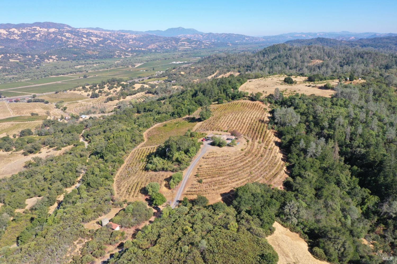 Detail Gallery Image 5 of 41 For 24401 Rich Ranch Rd, Cloverdale,  CA 95425 - 5 Beds | 2 Baths