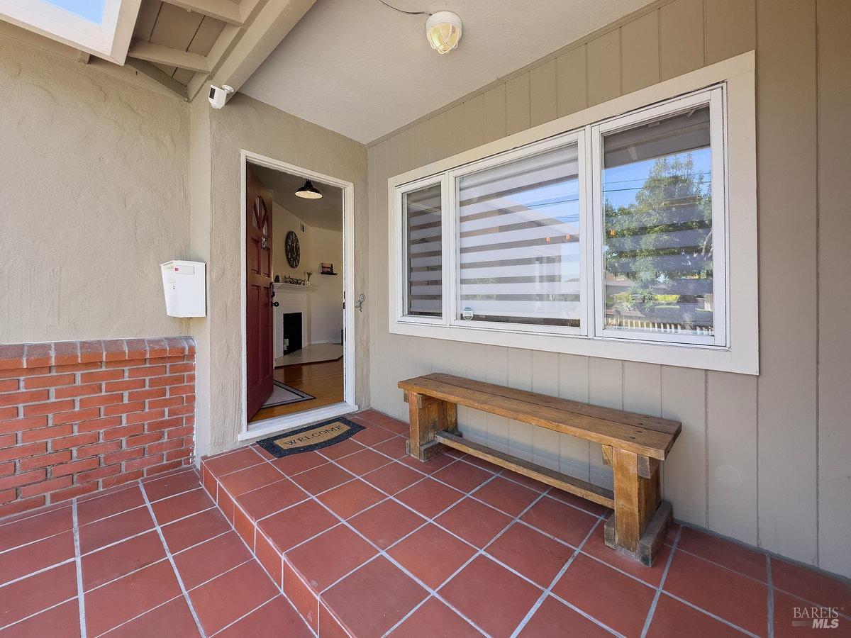 Detail Gallery Image 7 of 46 For 107 Birch Way, San Rafael,  CA 94903 - 3 Beds | 1/1 Baths