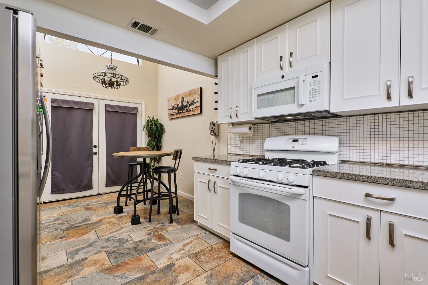 Detail Gallery Image 13 of 36 For 2681 Shasta Ct, Fairfield,  CA 94533 - 3 Beds | 2/1 Baths