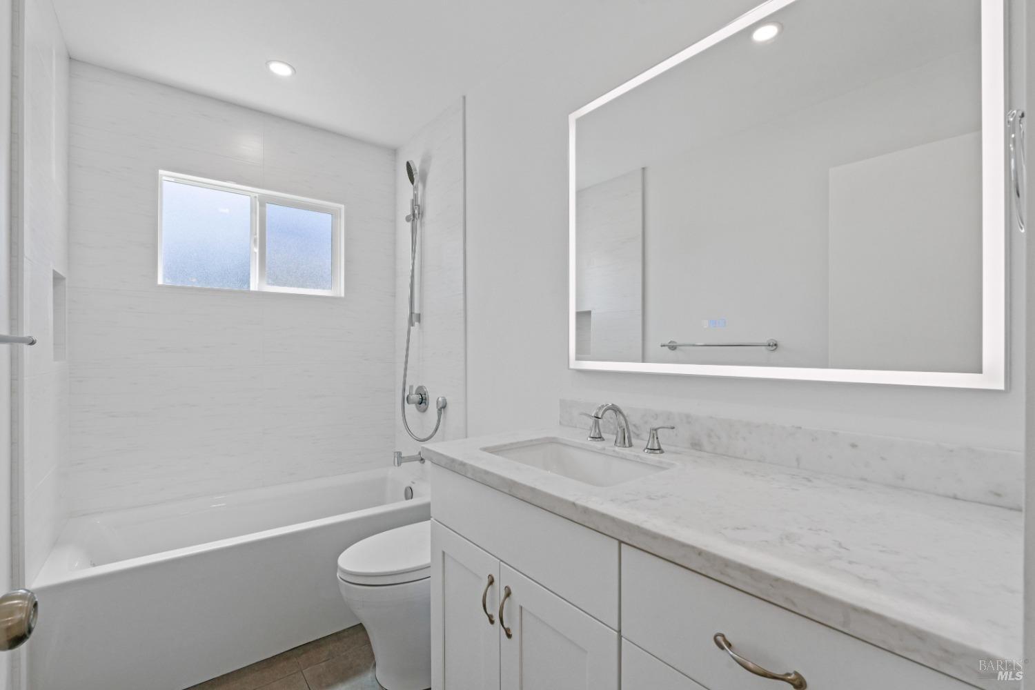 Detail Gallery Image 4 of 37 For 1004 Fulton Ave, Vallejo,  CA 94591 - 3 Beds | 2 Baths