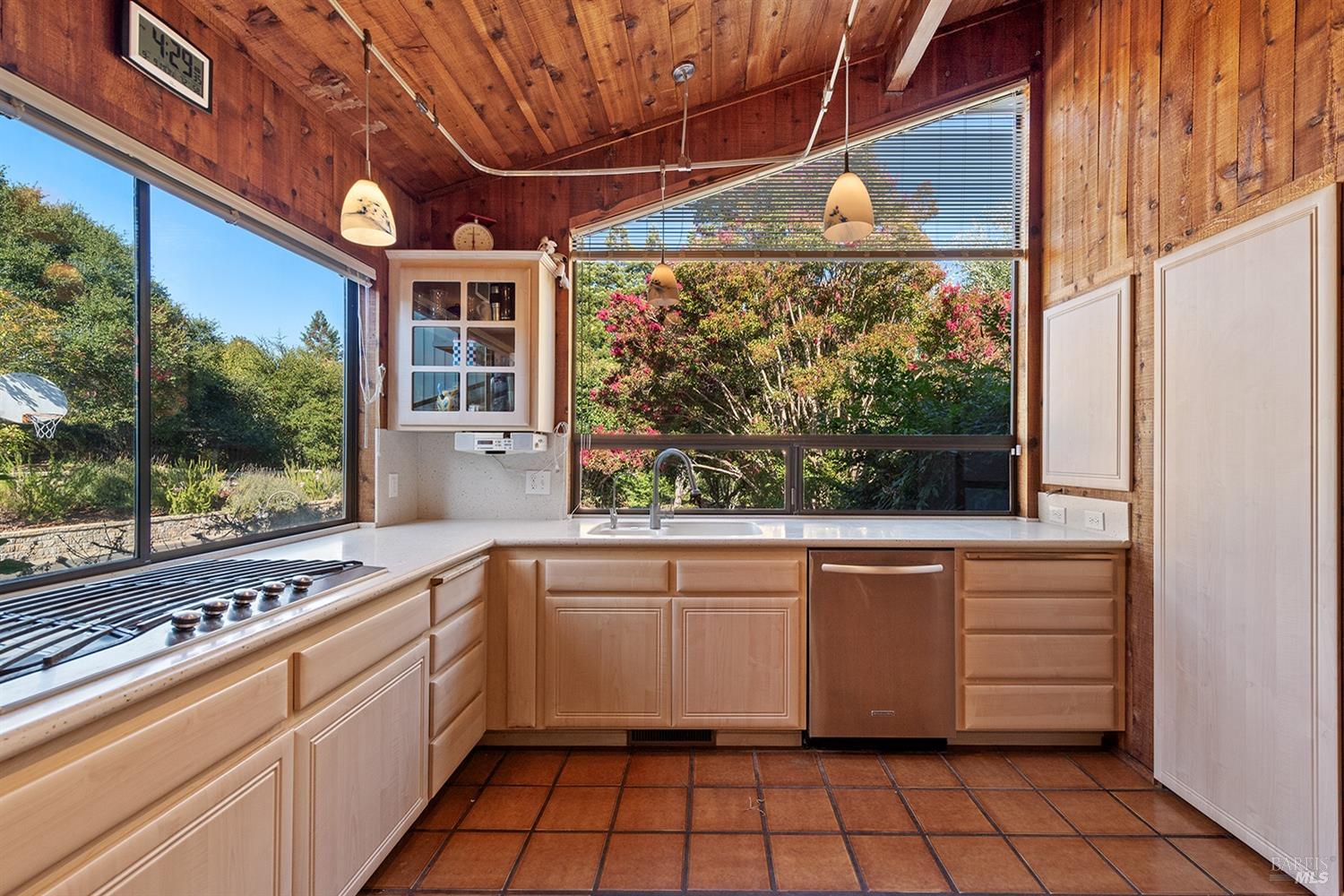 Detail Gallery Image 8 of 53 For 1097 Tilton Rd, Sebastopol,  CA 95472 - 4 Beds | 4/1 Baths