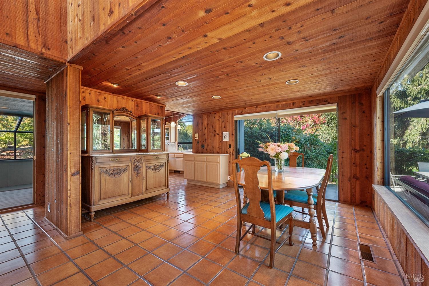 Detail Gallery Image 7 of 53 For 1097 Tilton Rd, Sebastopol,  CA 95472 - 4 Beds | 4/1 Baths