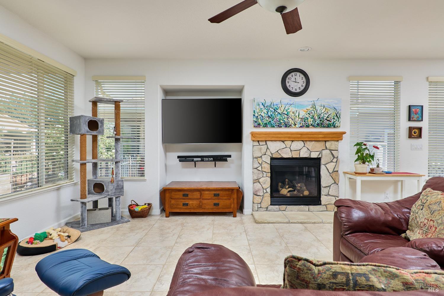 Detail Gallery Image 9 of 27 For 407 Palisades Dr, Rio Vista,  CA 94571 - 2 Beds | 2 Baths