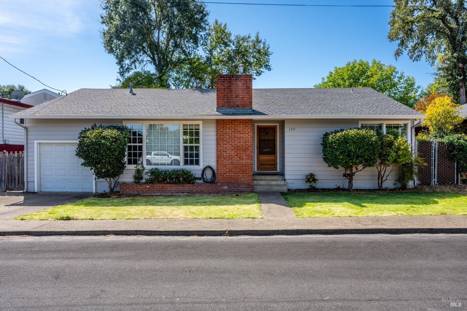 Detail Gallery Image 1 of 1 For 135 Mae St, Ukiah,  CA 95482 - 2 Beds | 1 Baths