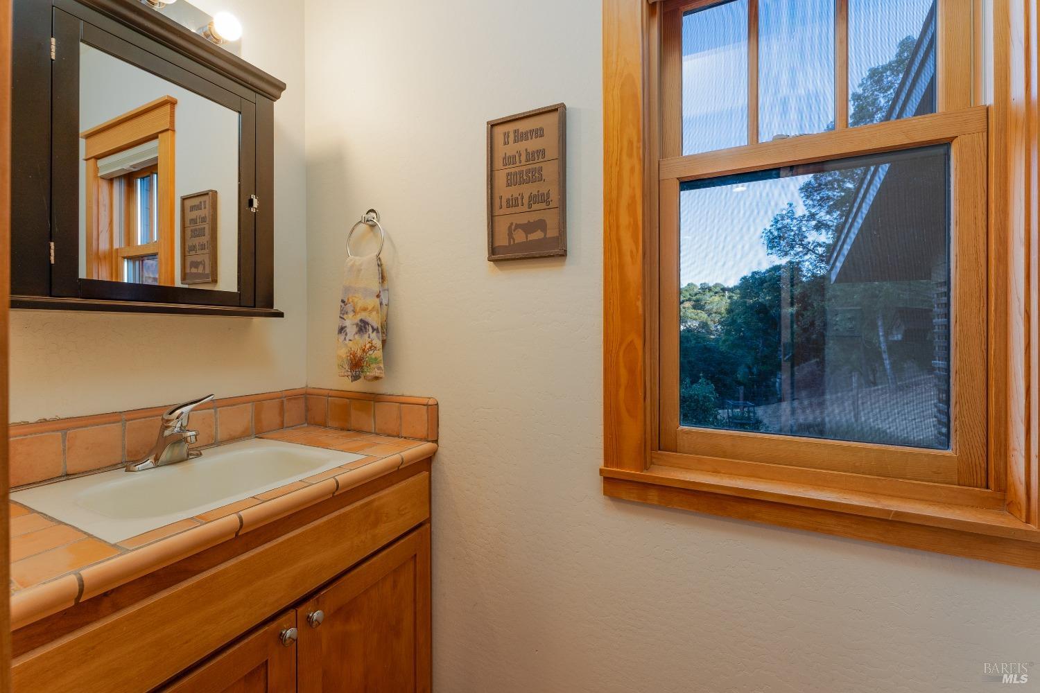 Detail Gallery Image 21 of 53 For 4250 Orr Springs Rd, Ukiah,  CA 95482 - 2 Beds | 2/1 Baths