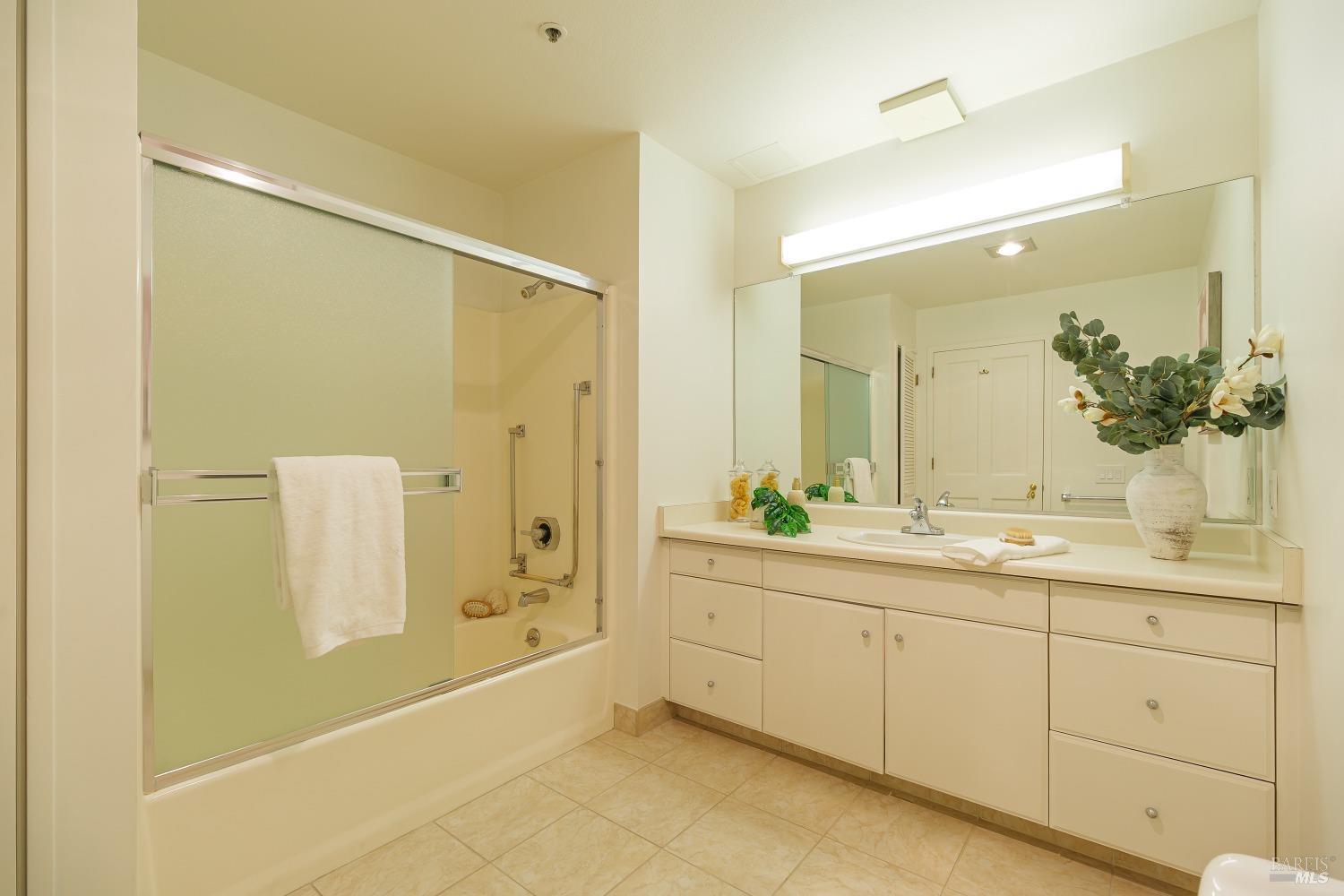 Detail Gallery Image 20 of 60 For 100 Thorndale Dr #424,  San Rafael,  CA 94903 - 2 Beds | 2 Baths