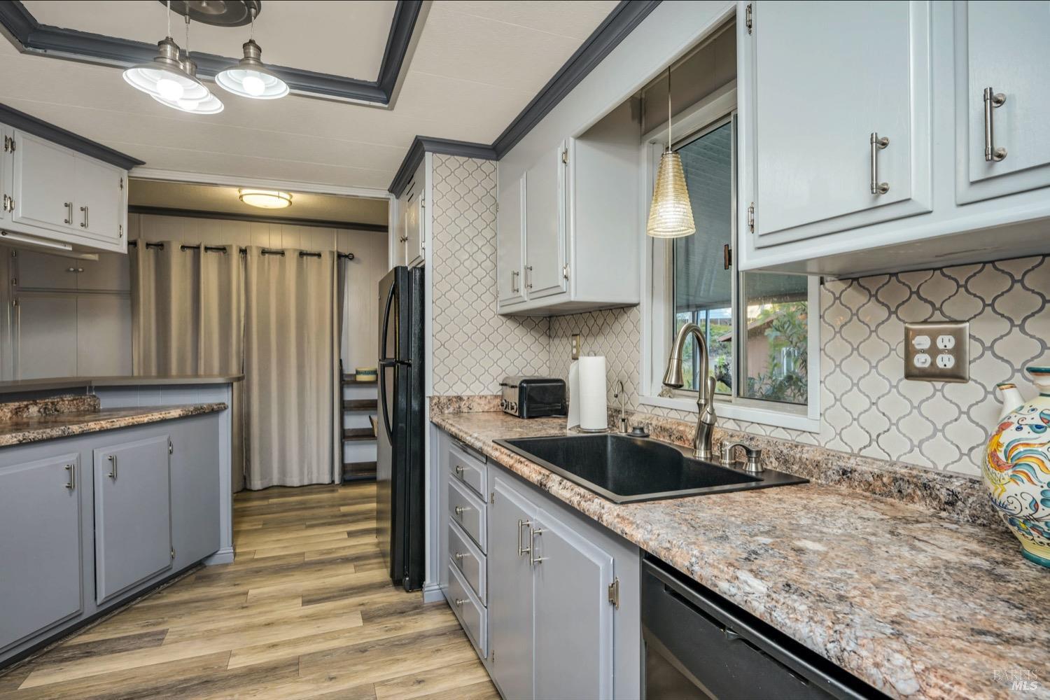 Detail Gallery Image 14 of 39 For 9859 Crestview Dr, Clearlake,  CA 95422 - 2 Beds | 2 Baths