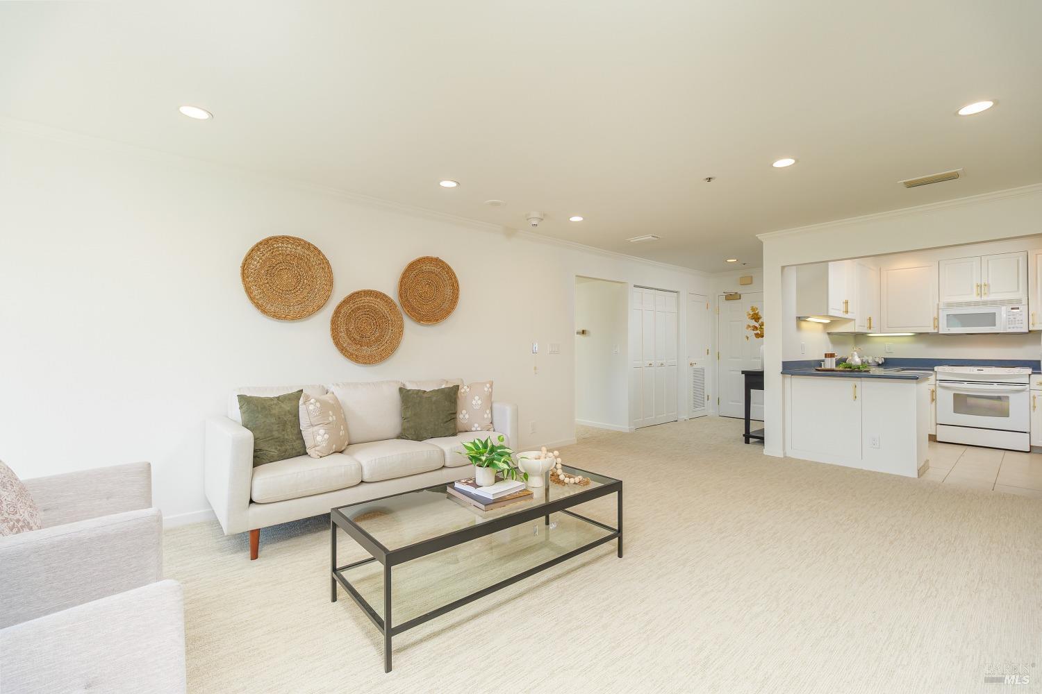 Detail Gallery Image 3 of 60 For 100 Thorndale Dr #424,  San Rafael,  CA 94903 - 2 Beds | 2 Baths