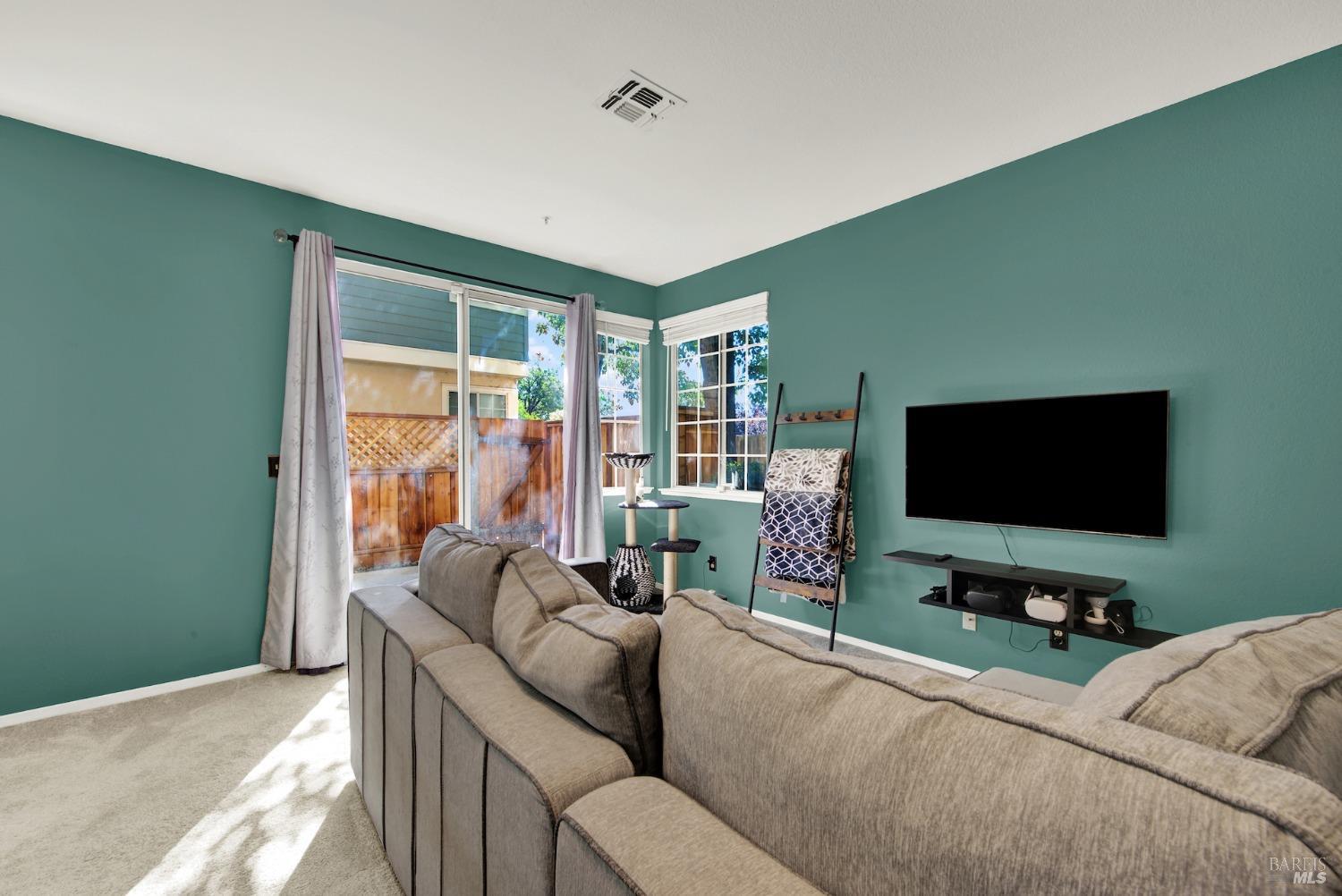 Detail Gallery Image 12 of 58 For 126 Manchester Dr, Fairfield,  CA 94533 - 2 Beds | 1/1 Baths