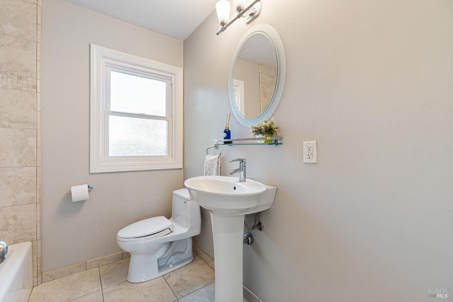 Detail Gallery Image 17 of 22 For 1108 Mirabella Ave, Novato,  CA 94945 - 2 Beds | 1 Baths