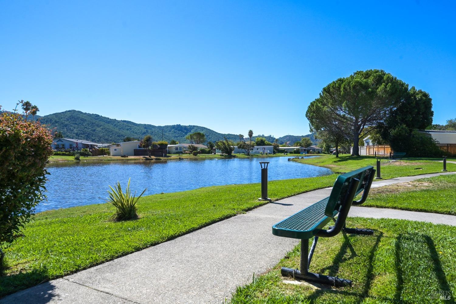 Detail Gallery Image 2 of 40 For 196 Isle Royale Ct, San Rafael,  CA 94903 - 3 Beds | 2 Baths