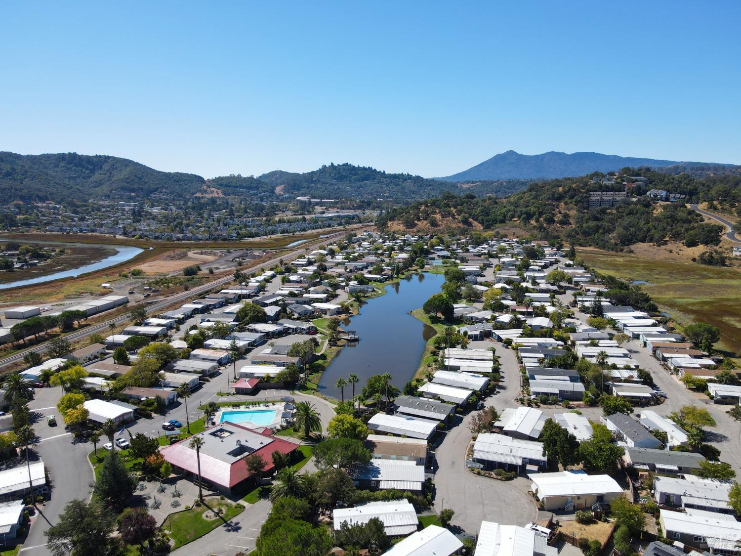 Detail Gallery Image 7 of 40 For 196 Isle Royale Ct, San Rafael,  CA 94903 - 3 Beds | 2 Baths